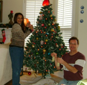 Bob and Andrea decorating the tree
